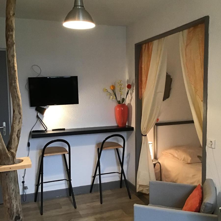 La Tour Des Quatre Chemins Apartment Gramat Bagian luar foto
