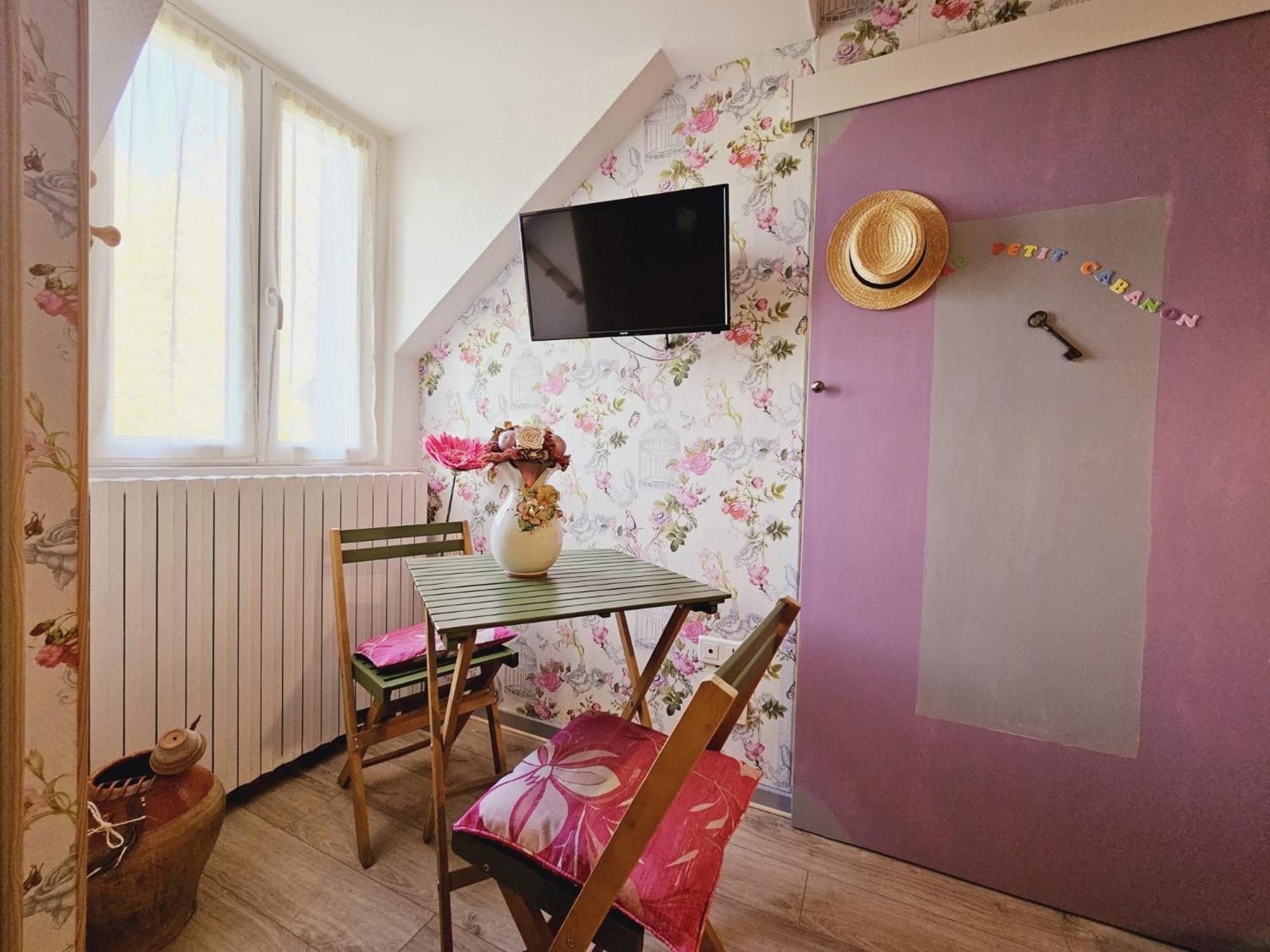 La Tour Des Quatre Chemins Apartment Gramat Bagian luar foto